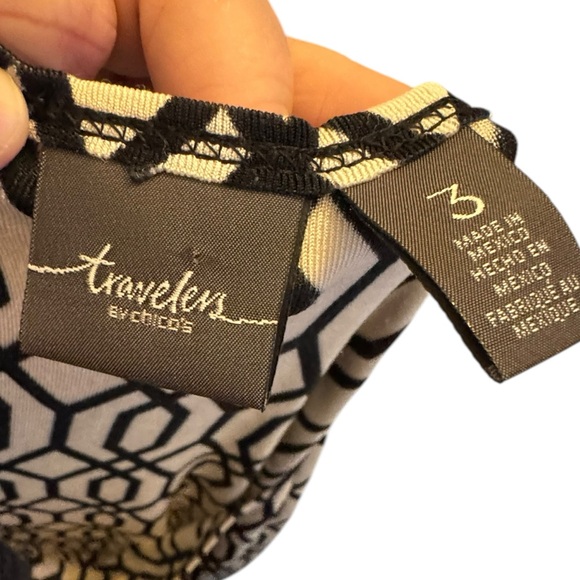 Chico's Travelers Black and White Geometric Tunic size 3 (L) - Picture 2 of 7